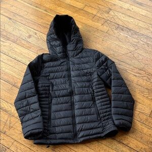 Alpine north puffer coat. Size M